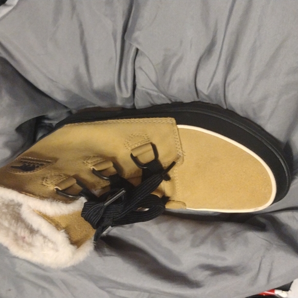 Sorel waterproof boots size 9.5 - Picture 2 of 2